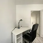 Cosy, Spacieux Avec 3 Et Espaces De Travail - Pres Bas