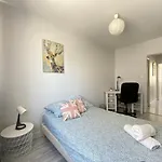 Cosy, Spacieux Avec 3 Chambres Et Espaces De Travail - Pres Bas